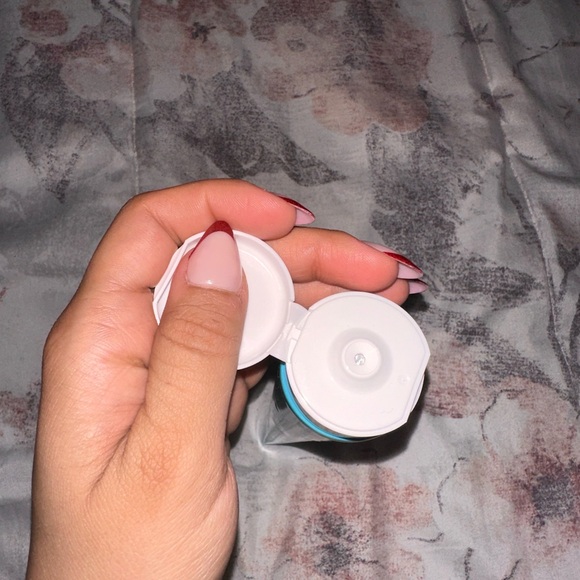 Purlisse Blue Lotus 4 in 1 Cleansing Milk - Picture 3 of 3